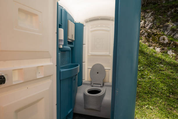 Best Portable restroom trailer rental  in Wallace, FL